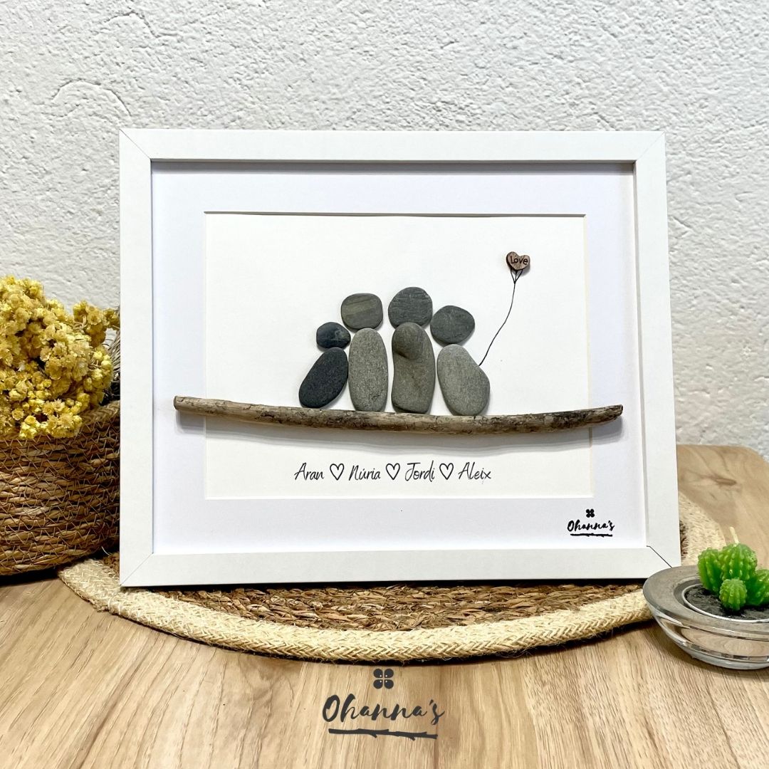 Familia encima del arbol